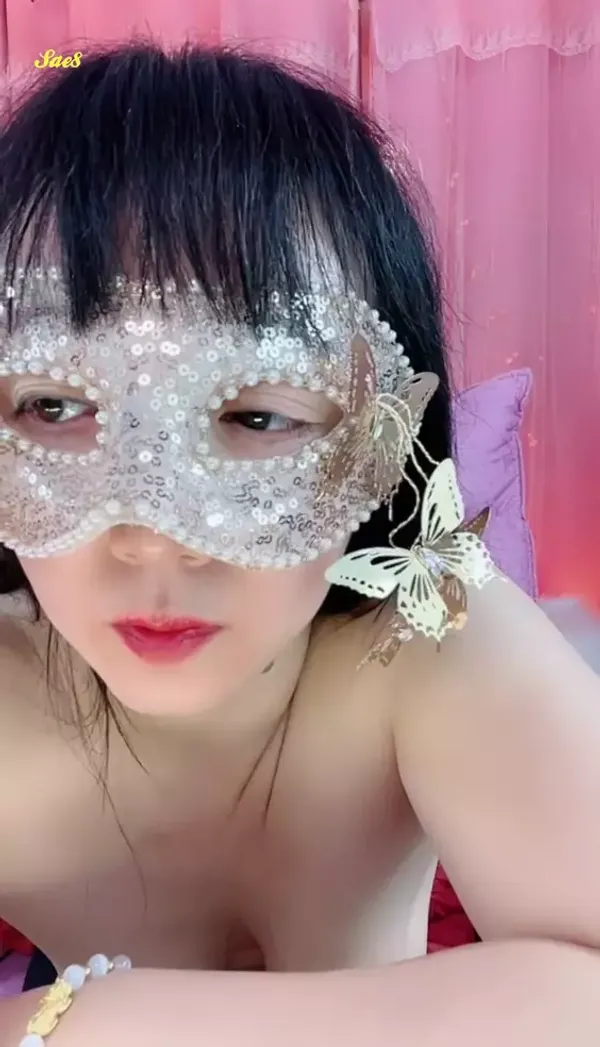 白皙熟女阿姨硕大吊钟乳诱惑