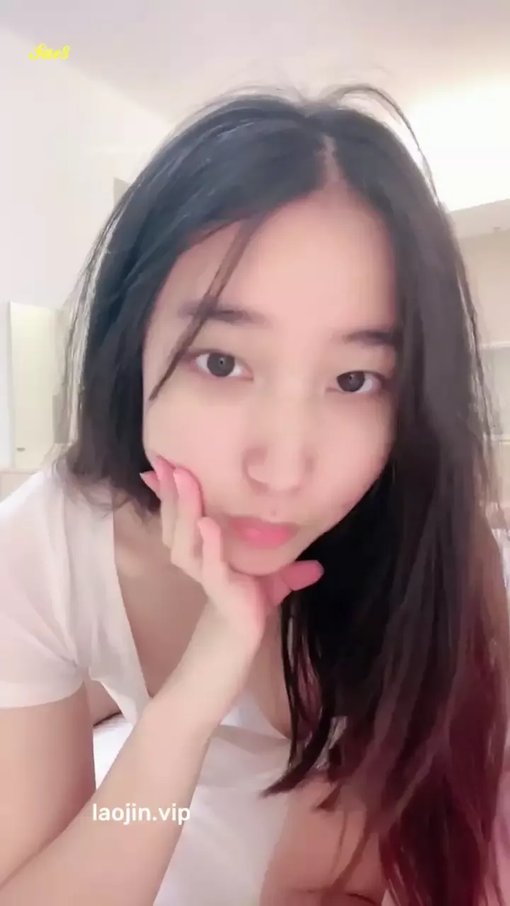 反差骚学姐陈小鱼激情自慰